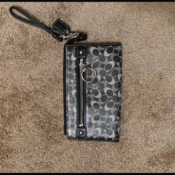 Handbags - Coach wristlet